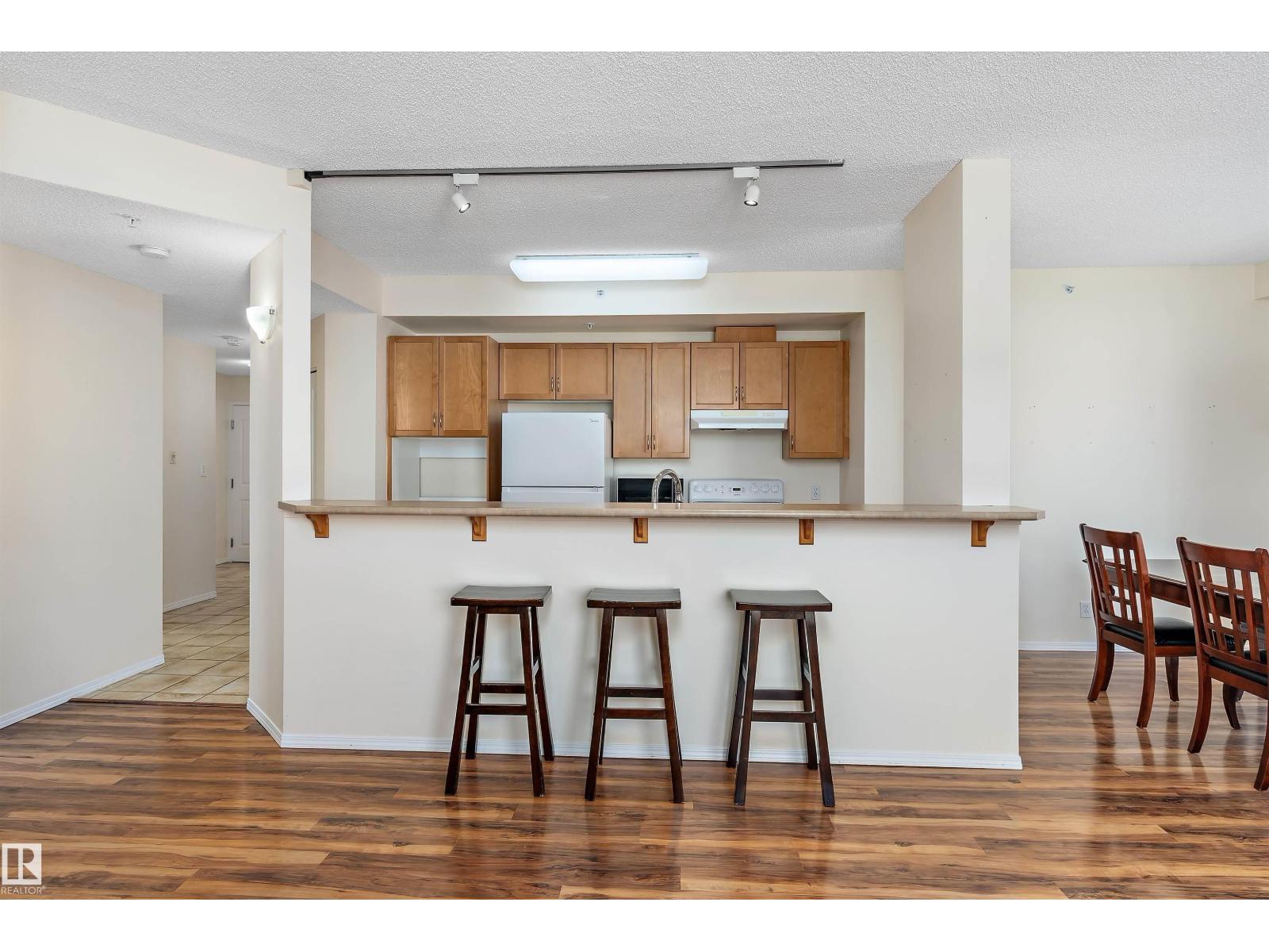 #1002 9707 105 St Nw Property Photo 9