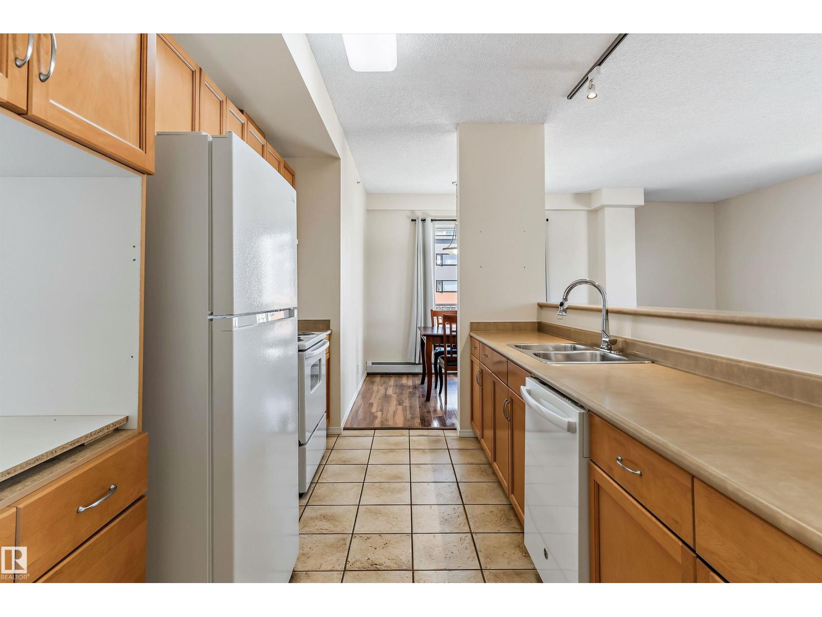 #1002 9707 105 St Nw Property Photo 10