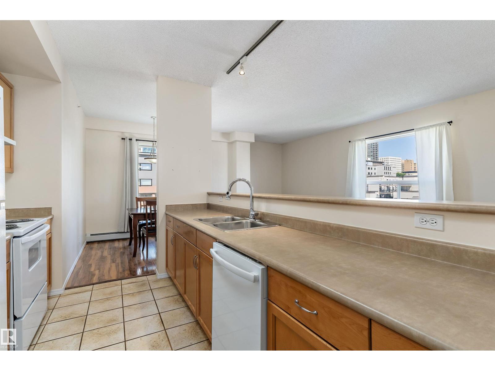#1002 9707 105 St Nw Property Photo 11