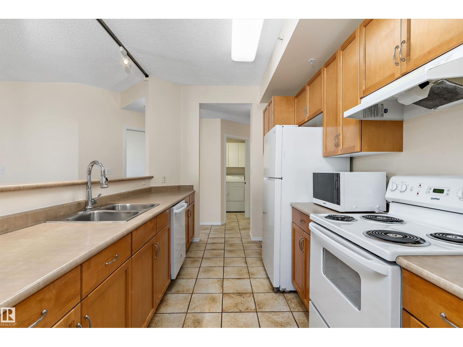 #1002 9707 105 St Nw Property Photo 12