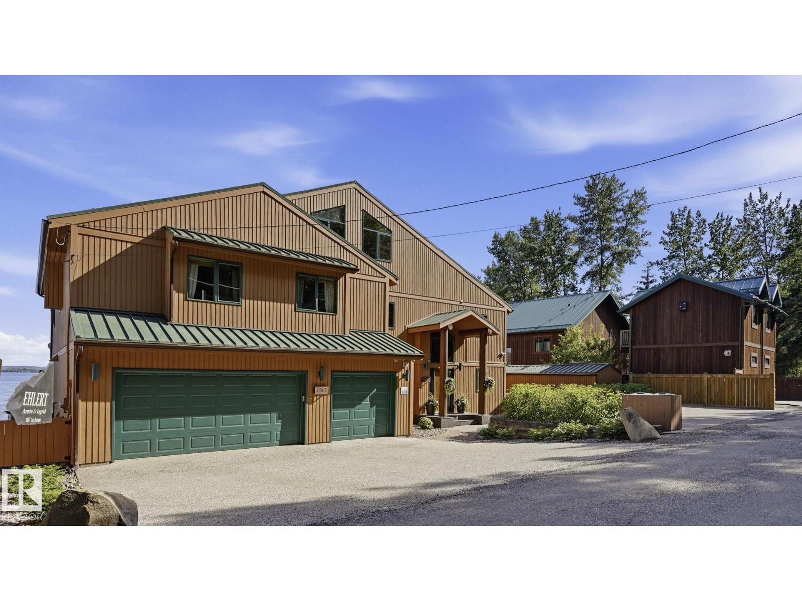1067 1 Av Property Photo 3