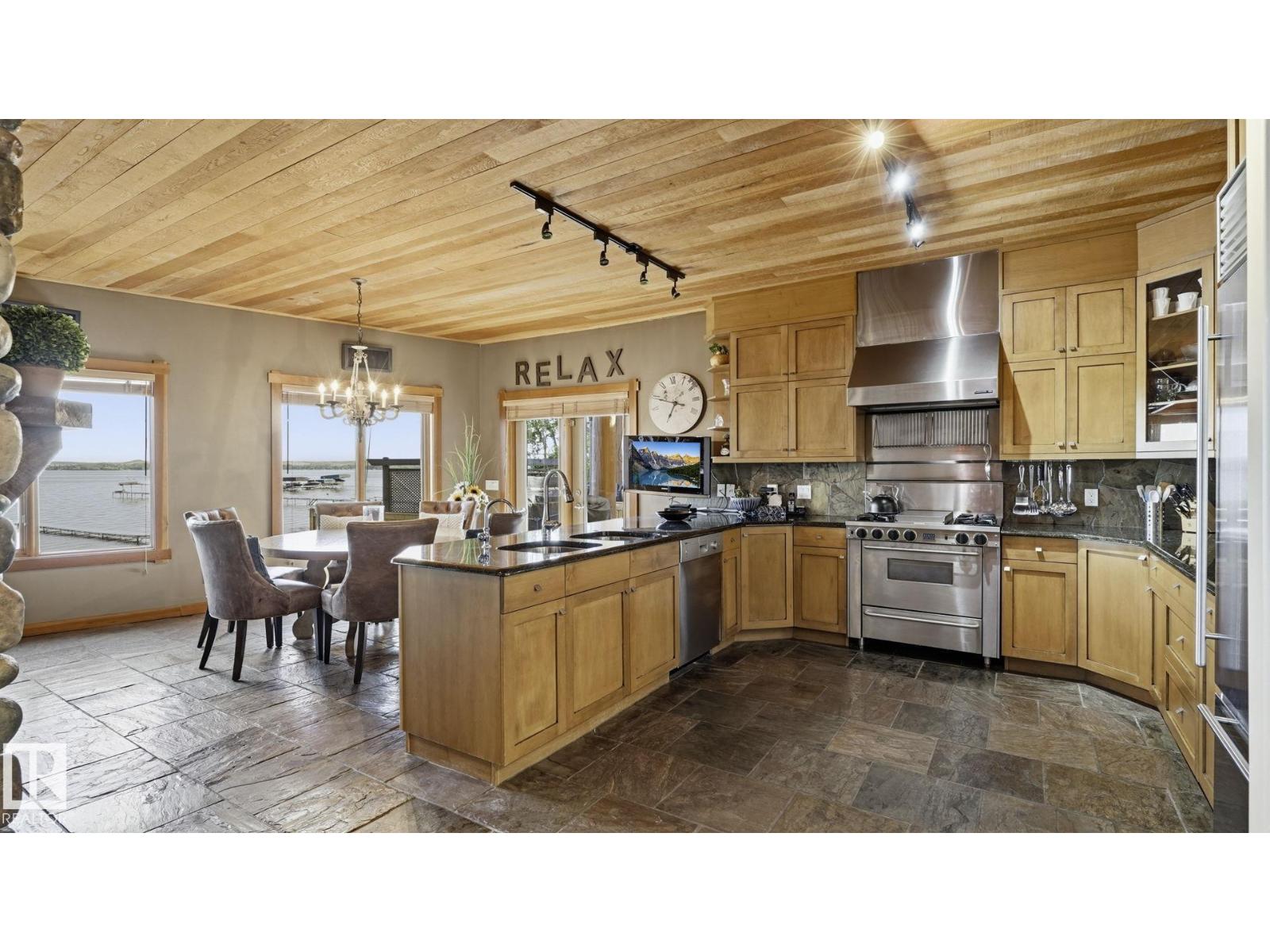 1067 1 Av Property Photo 8