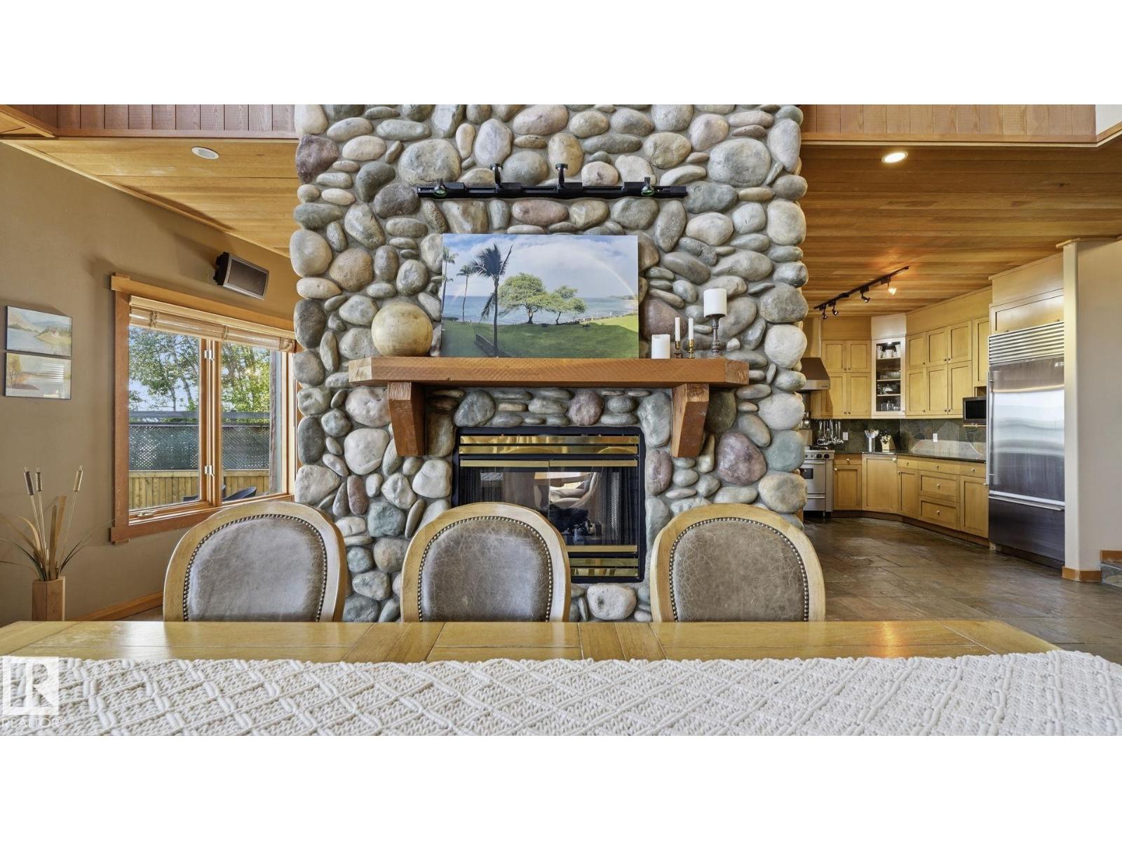 1067 1 Av Property Photo 15