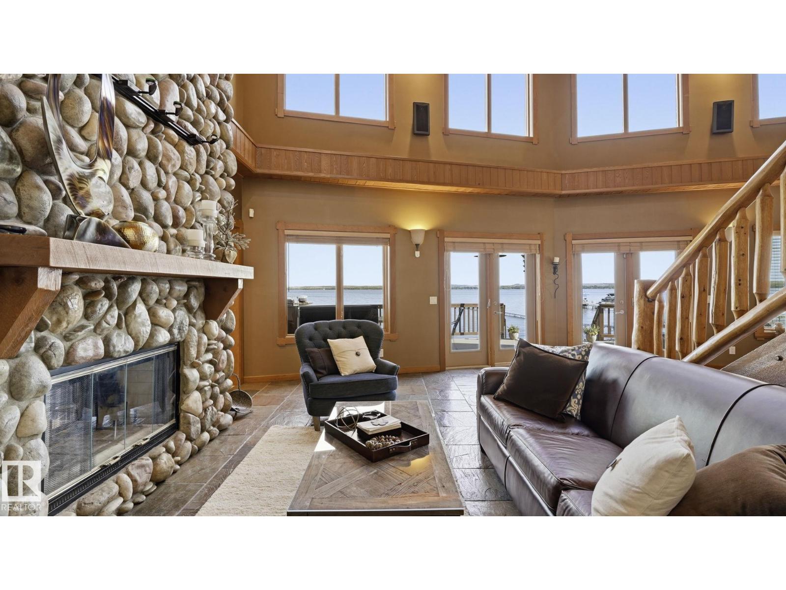 1067 1 Av Property Photo 22
