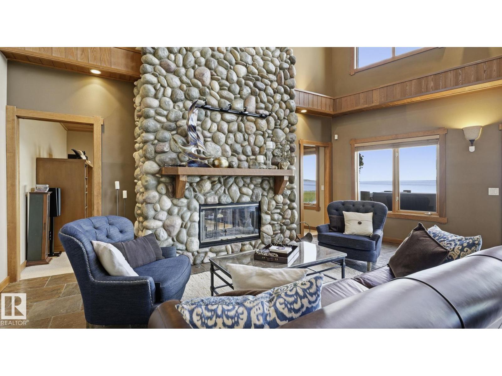 1067 1 Av Property Photo 23