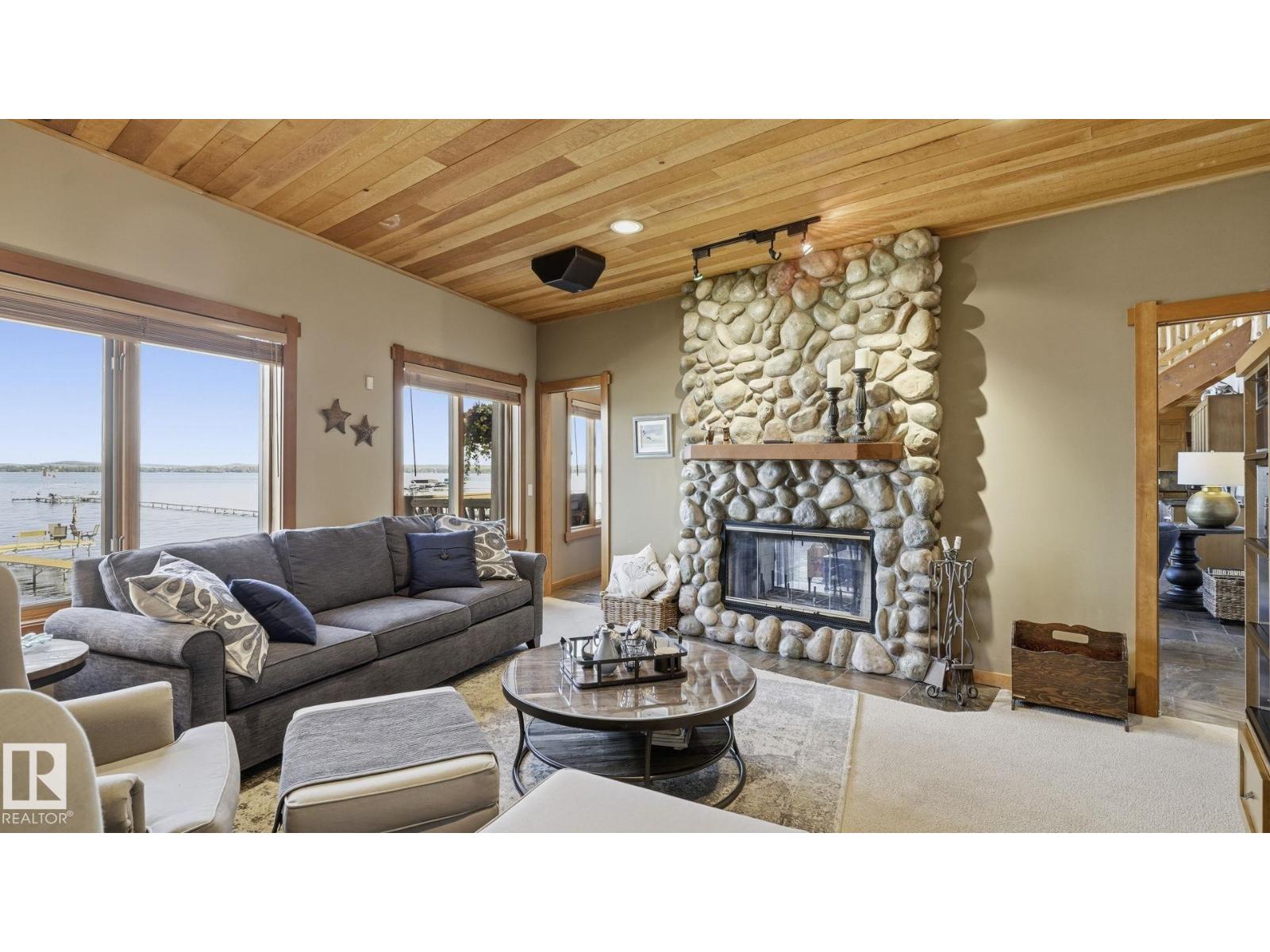 1067 1 Av Property Photo 24