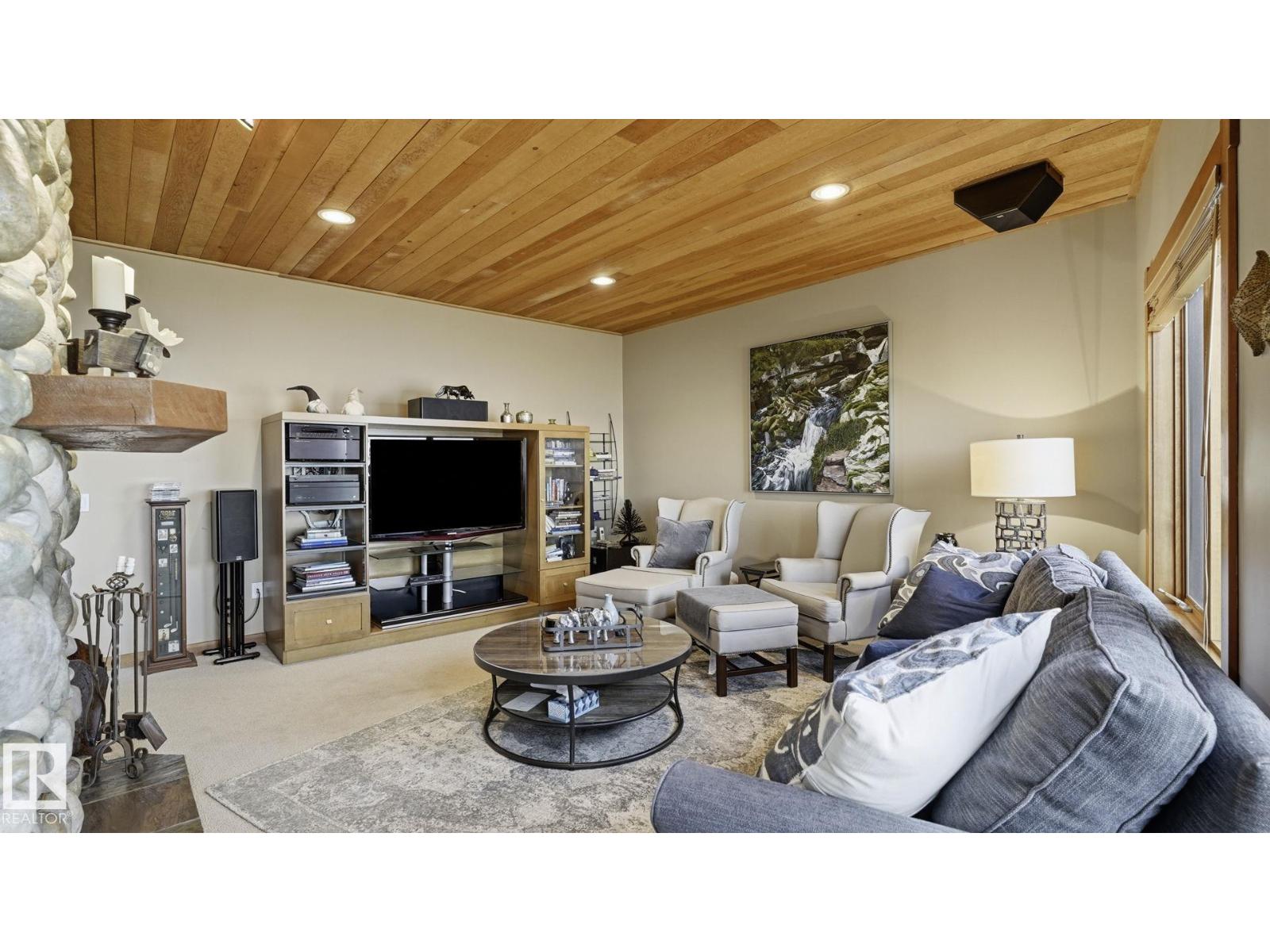 1067 1 Av Property Photo 25