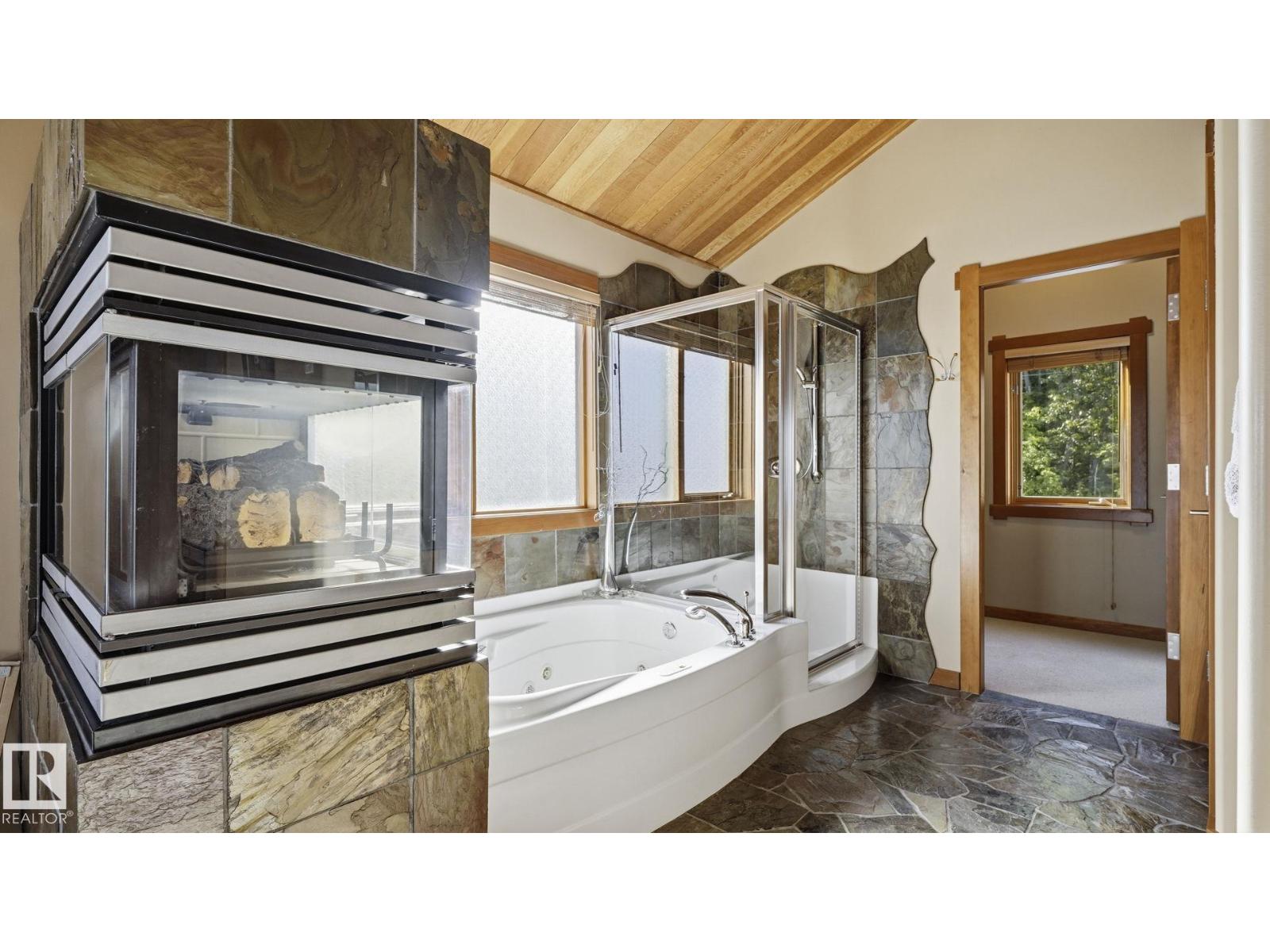 1067 1 Av Property Photo 32
