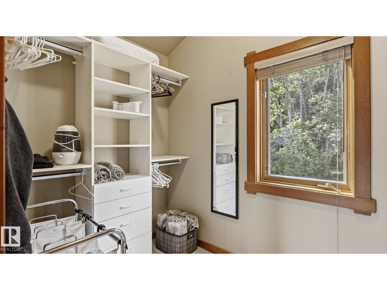 1067 1 Av Property Photo 35