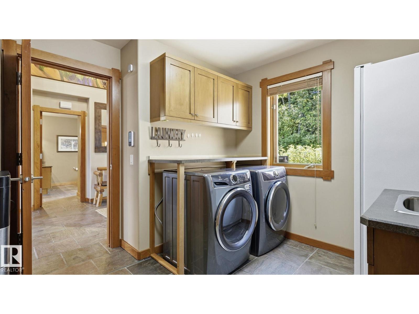 1067 1 Av Property Photo 46