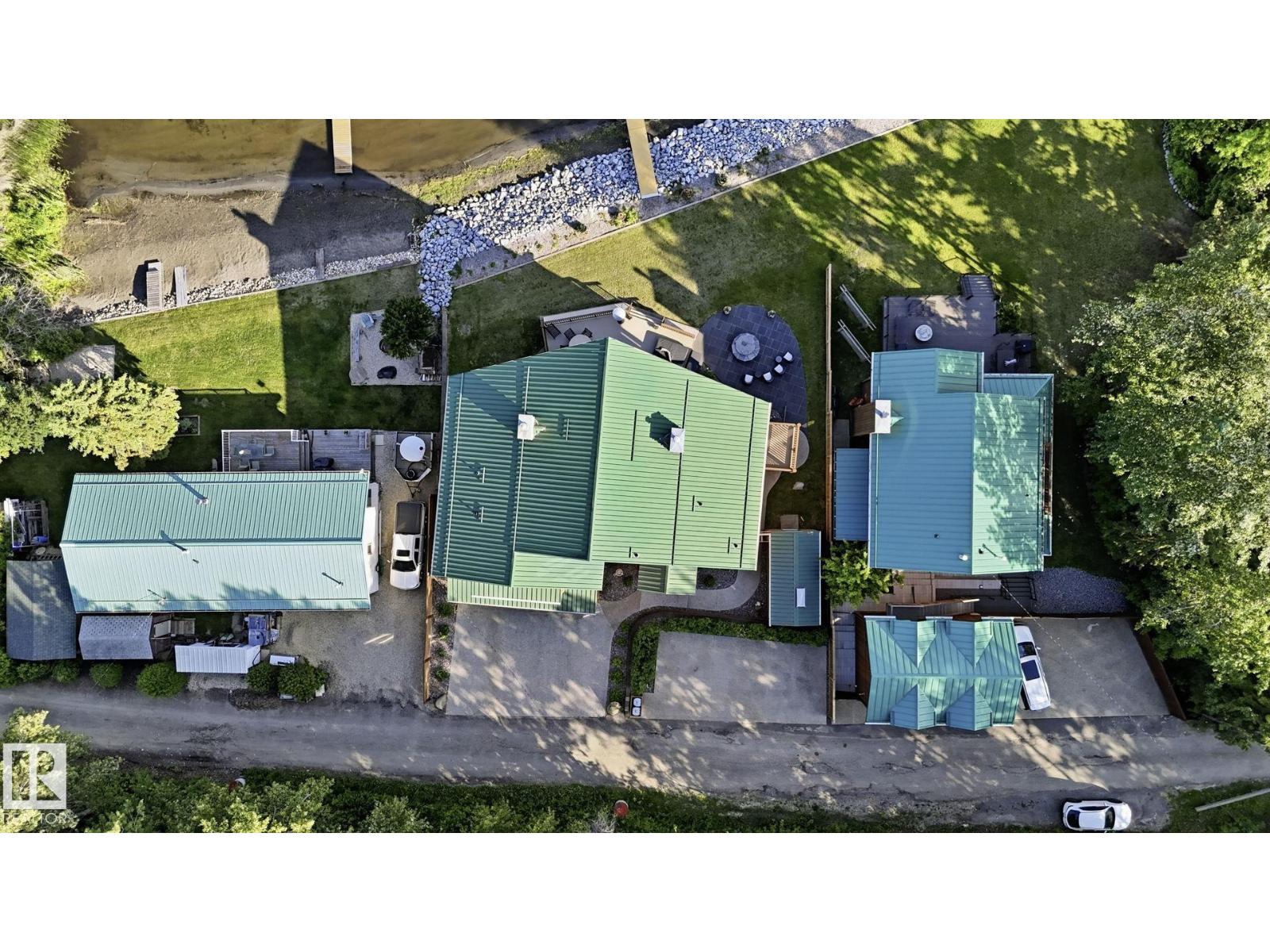 1067 1 Av Property Photo 71