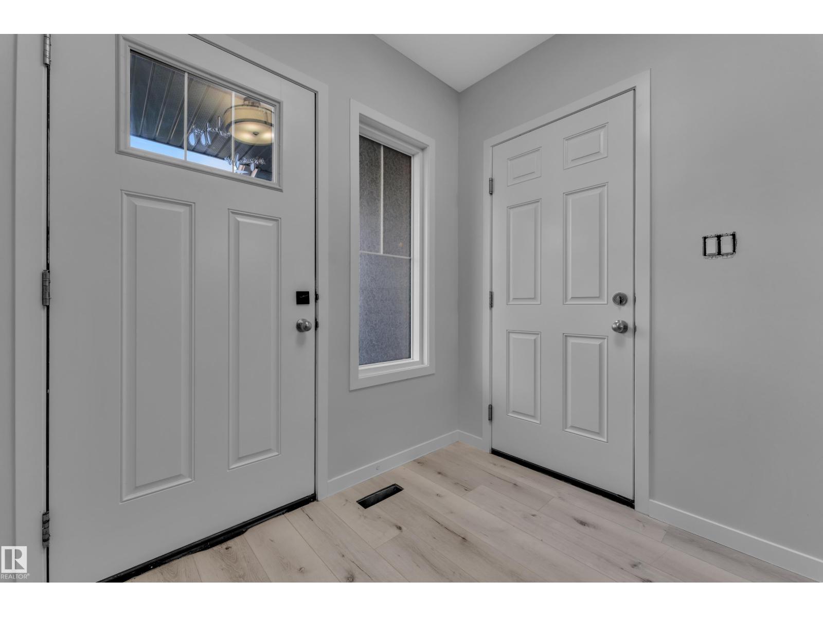 2268 Chokecherry Cl Sw Property Photo 4