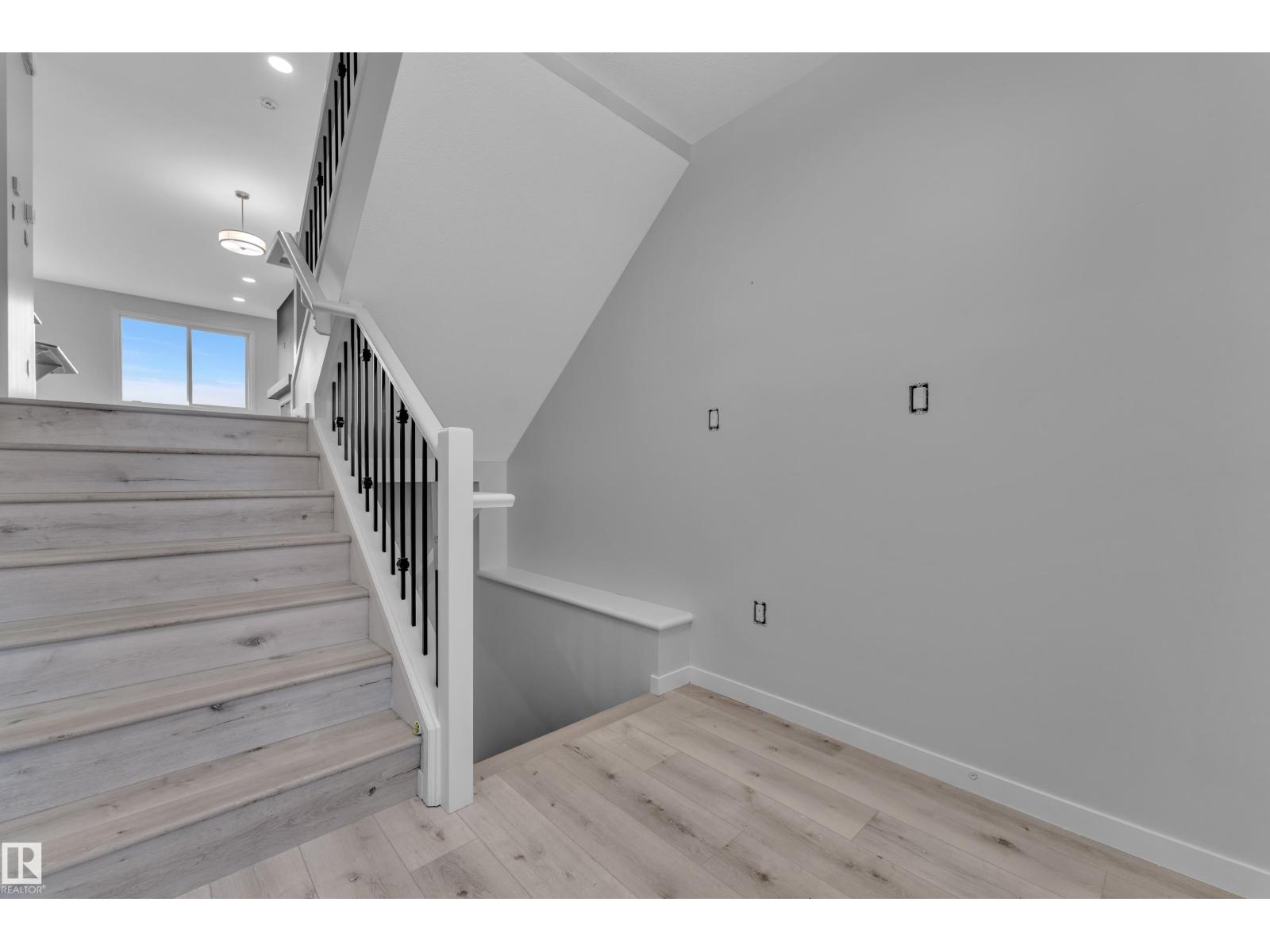 2268 Chokecherry Cl Sw Property Photo 5