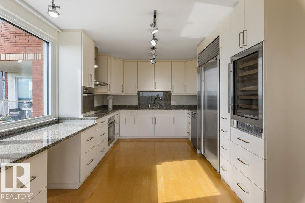#1602 10010 119 St Nw Property Photo 9