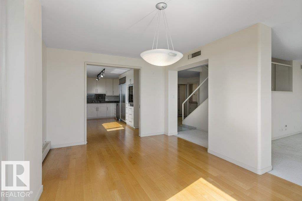 #1602 10010 119 St Nw Property Photo 16