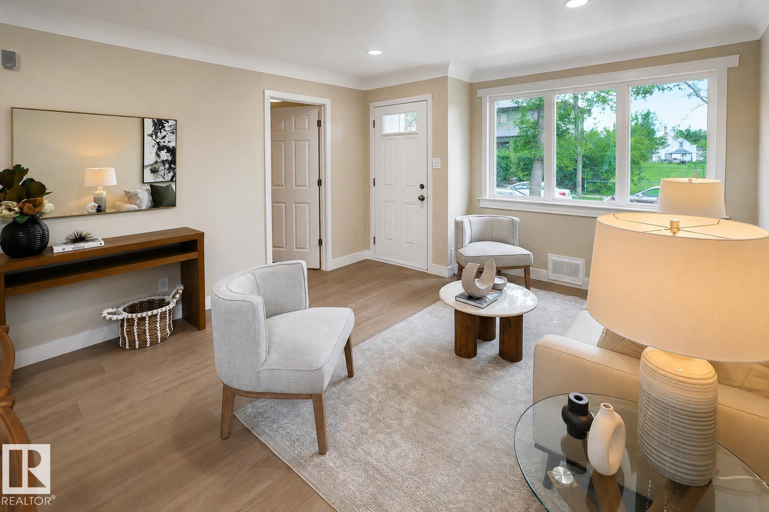 11536 95a St Nw Property Photo 2