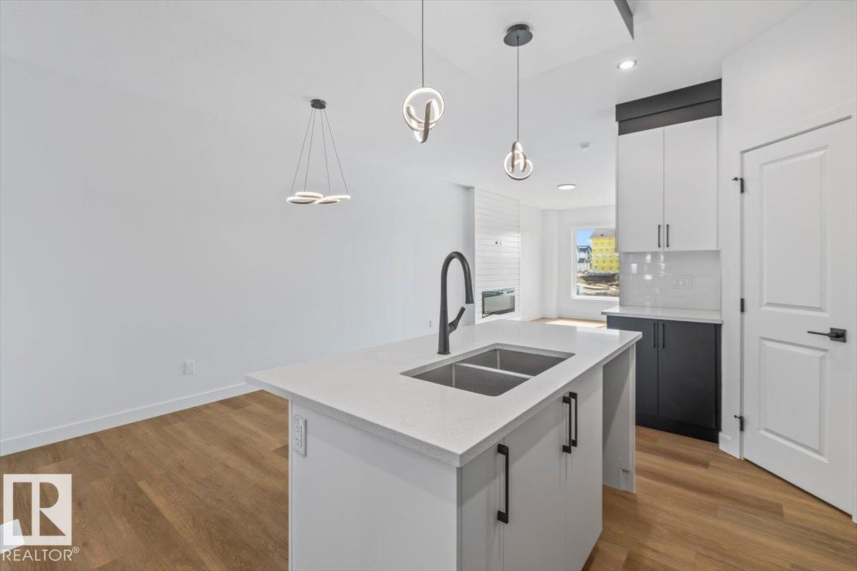 18 Juniper Wd Property Photo 12