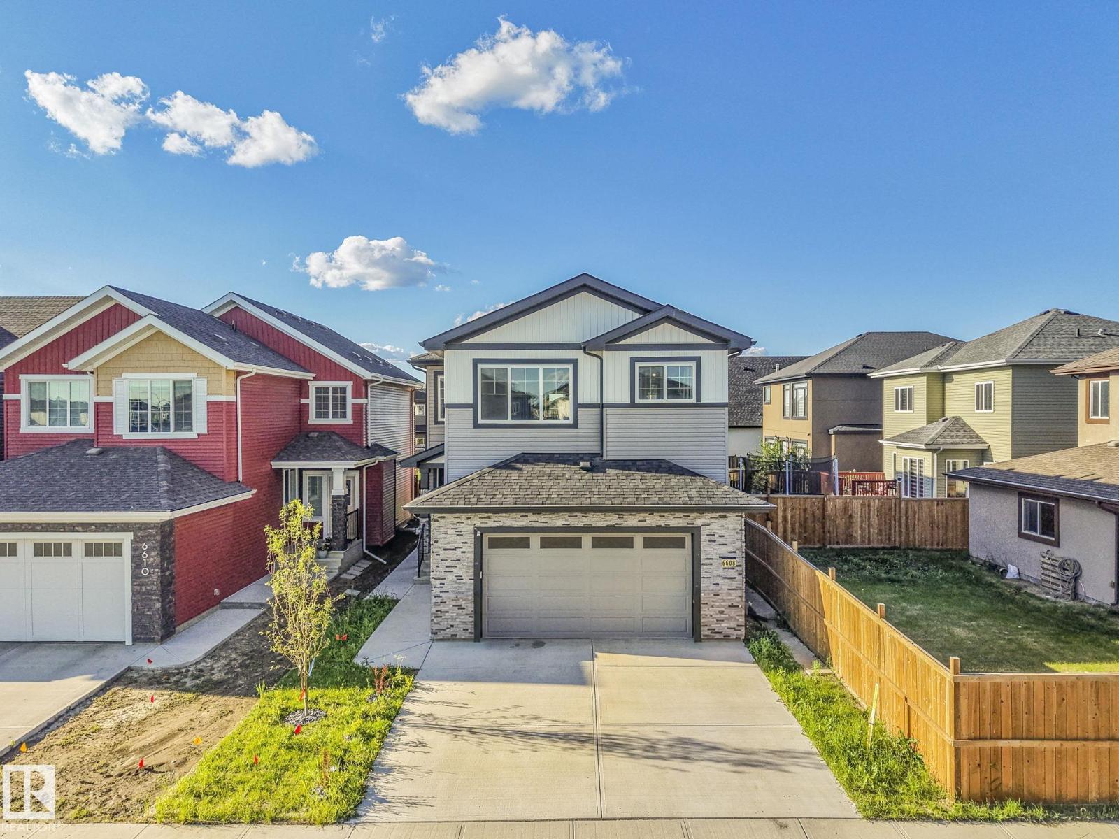 6608 51 Av Property Photo 4