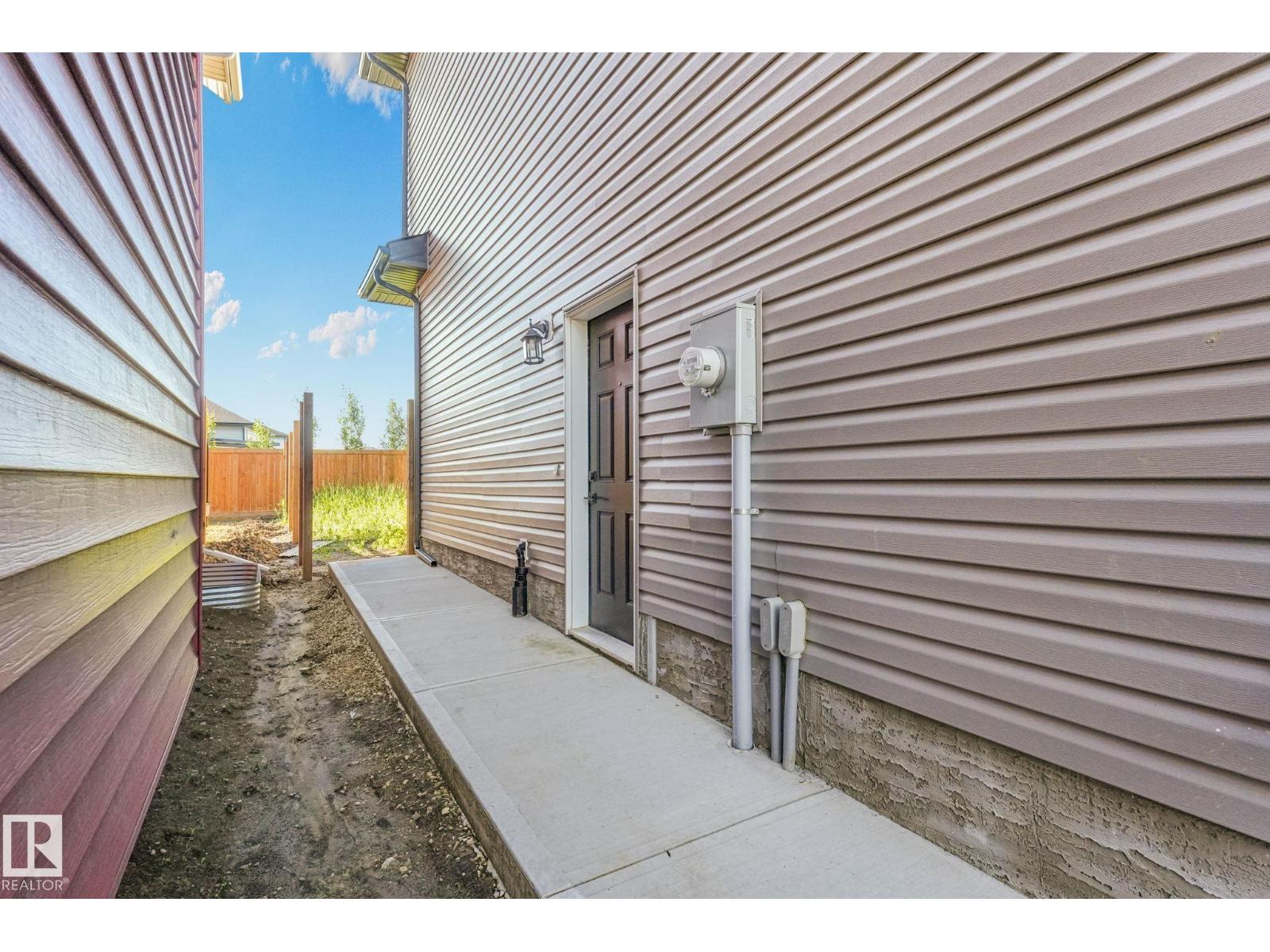 6608 51 Av Property Photo 5