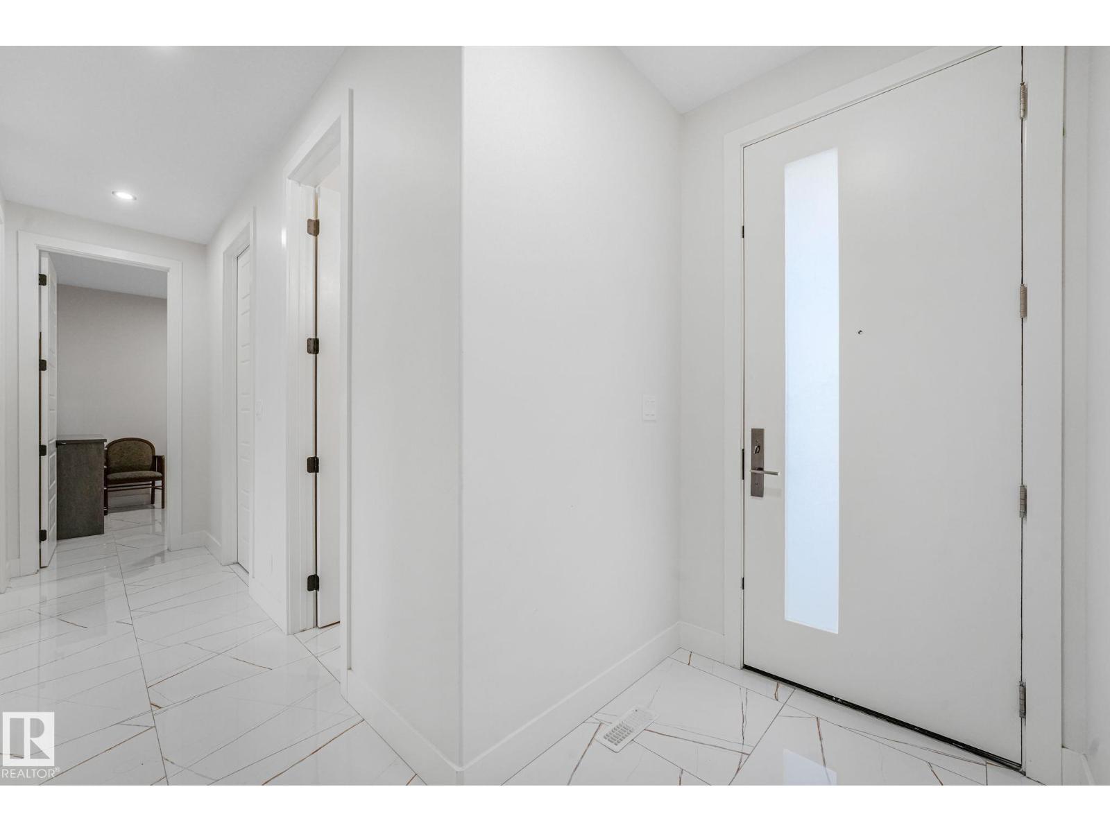 6608 51 Av Property Photo 18