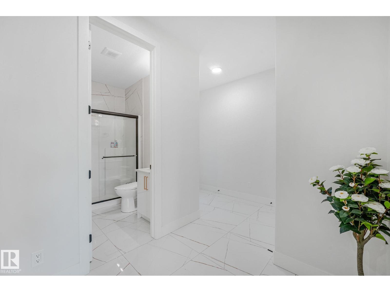 6608 51 Av Property Photo 20