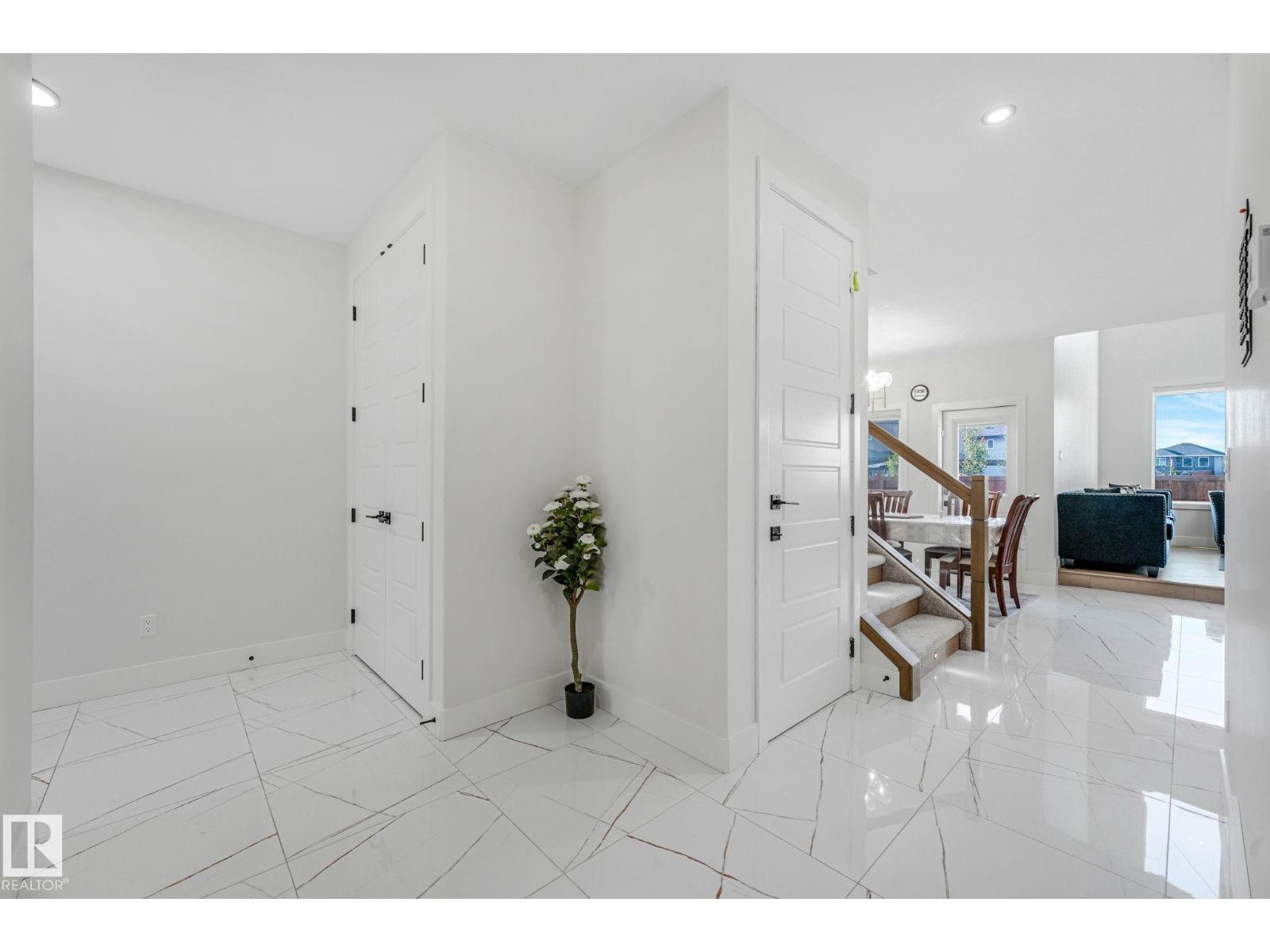 6608 51 Av Property Photo 21