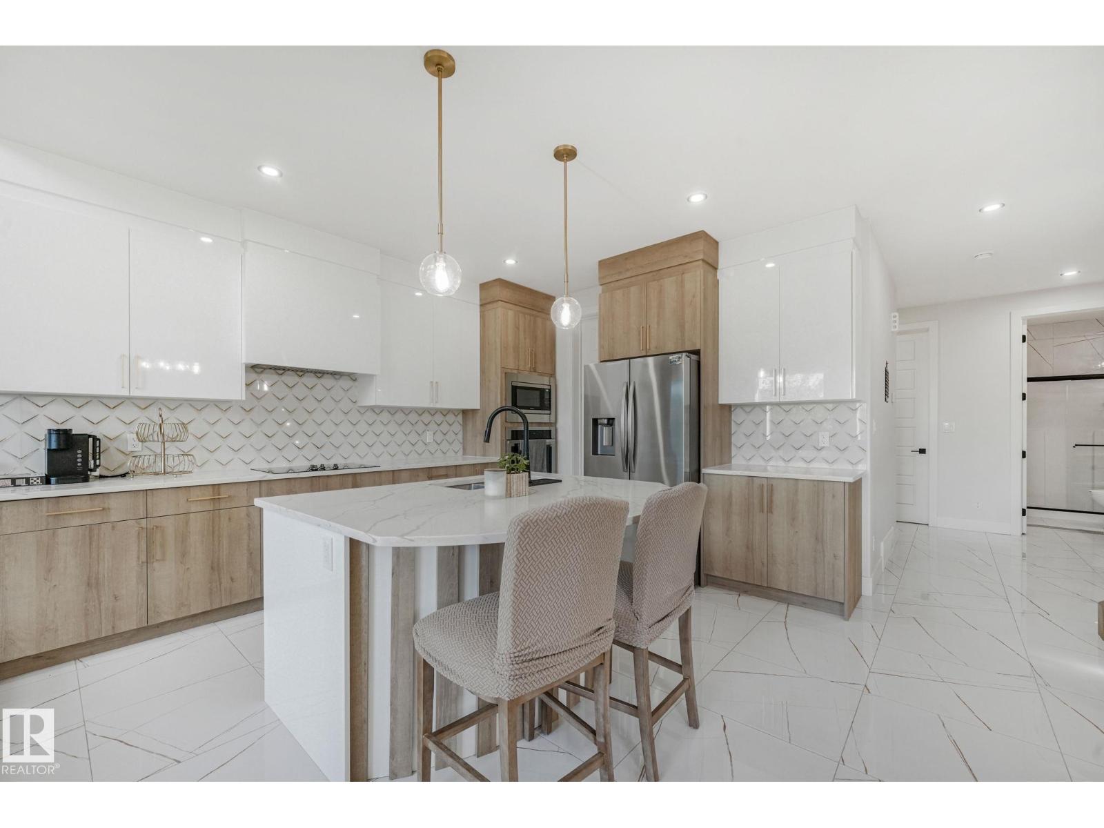 6608 51 Av Property Photo 27