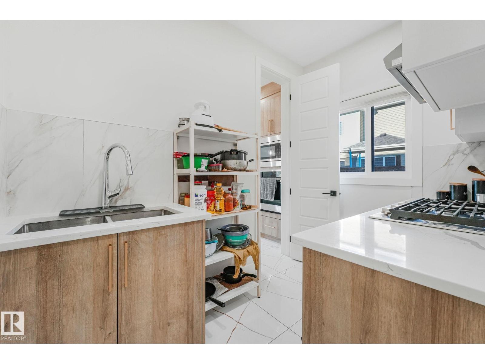 6608 51 Av Property Photo 32