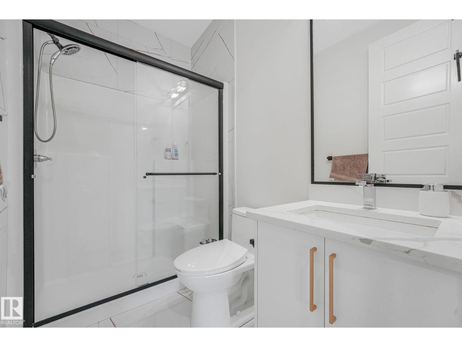 6608 51 Av Property Photo 37