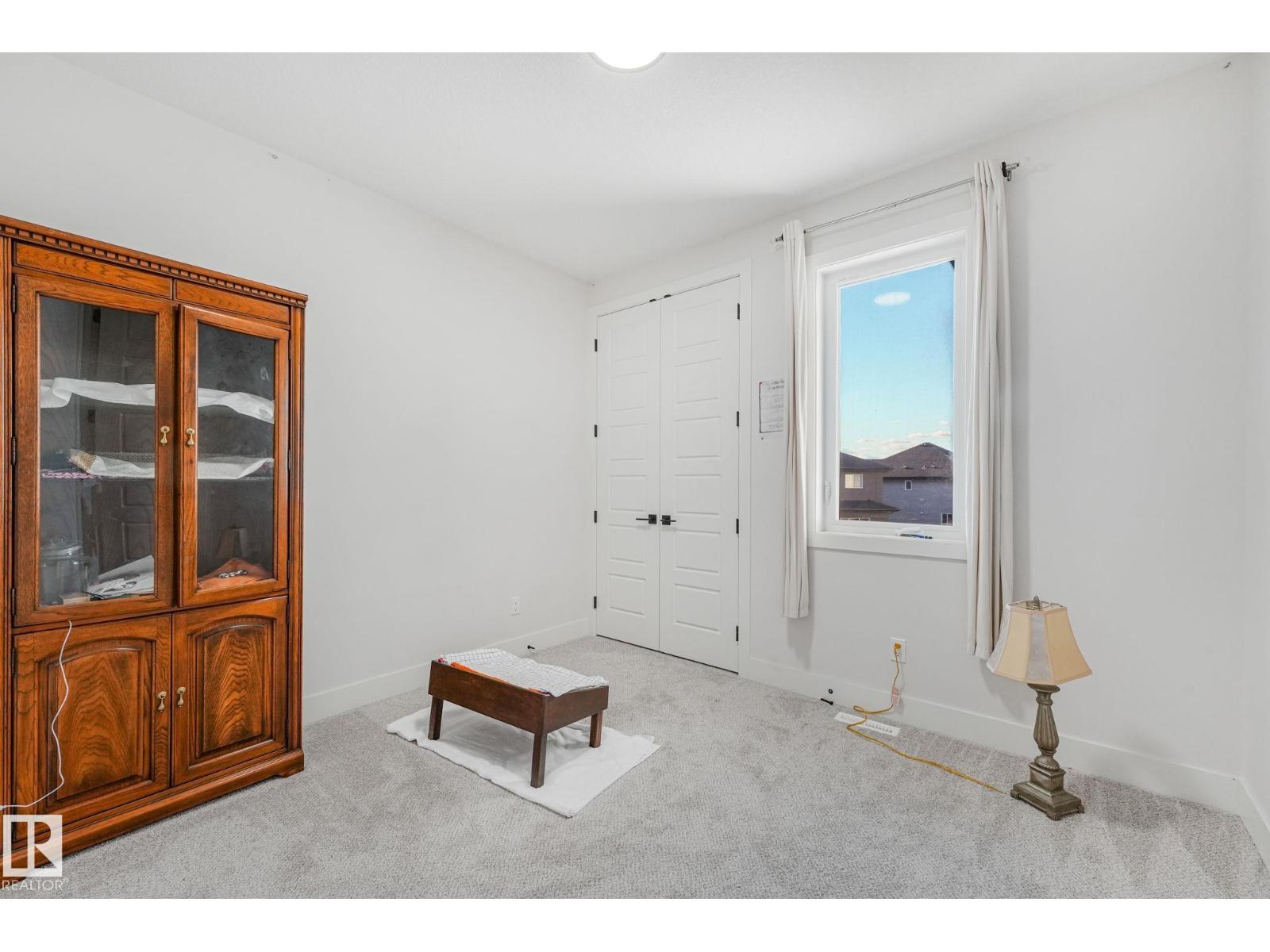 6608 51 Av Property Photo 44