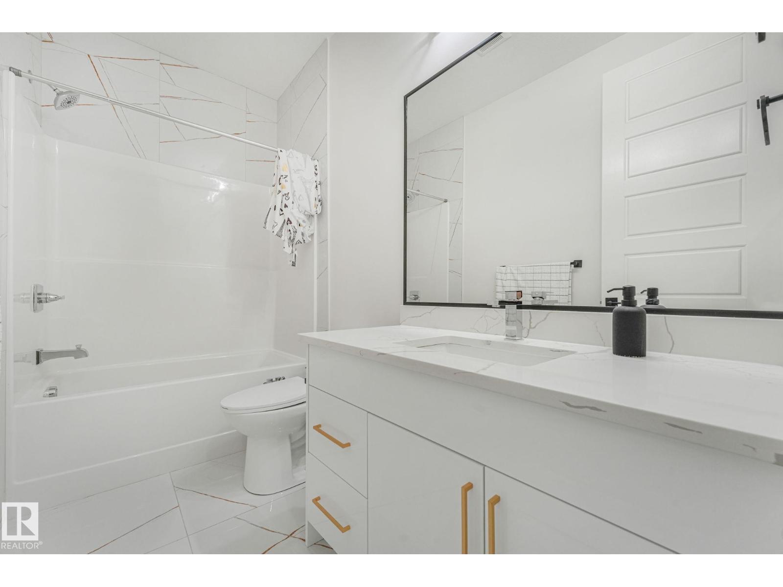 6608 51 Av Property Photo 48