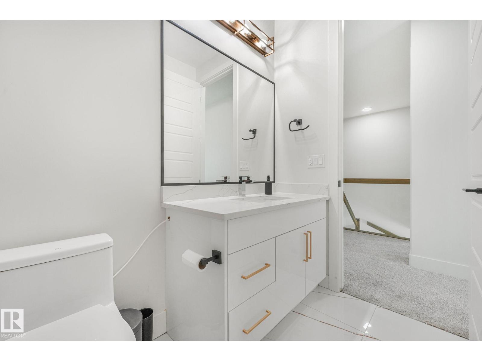 6608 51 Av Property Photo 49