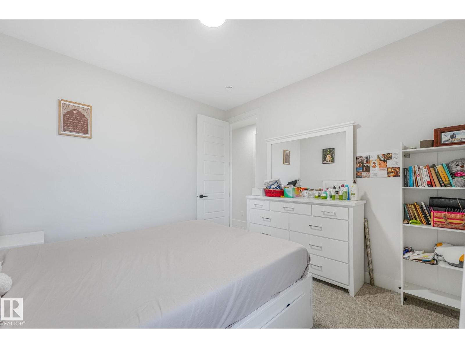 6608 51 Av Property Photo 52