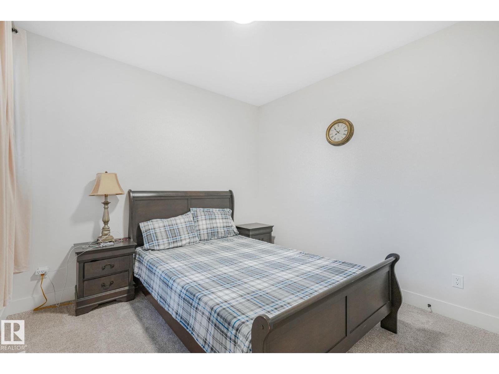 6608 51 Av Property Photo 53