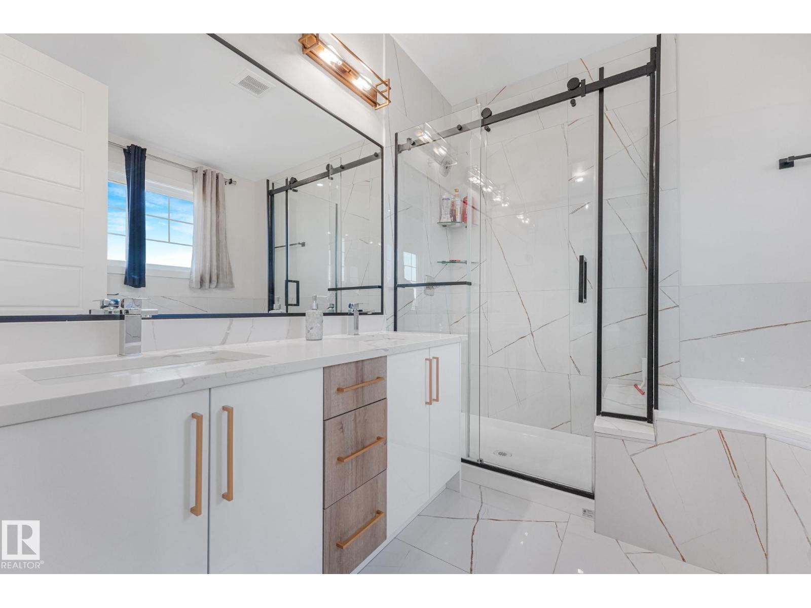 6608 51 Av Property Photo 59
