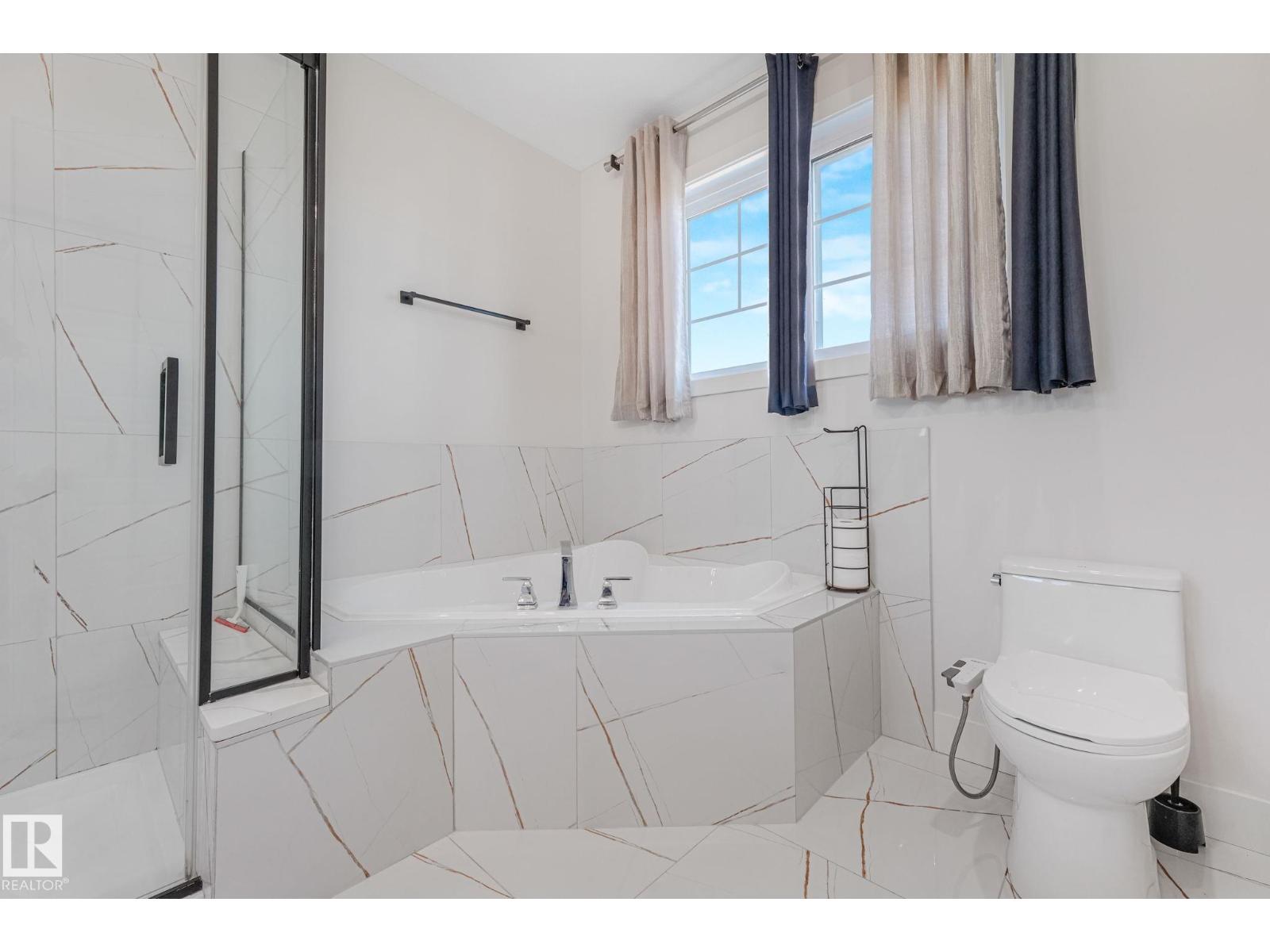 6608 51 Av Property Photo 60