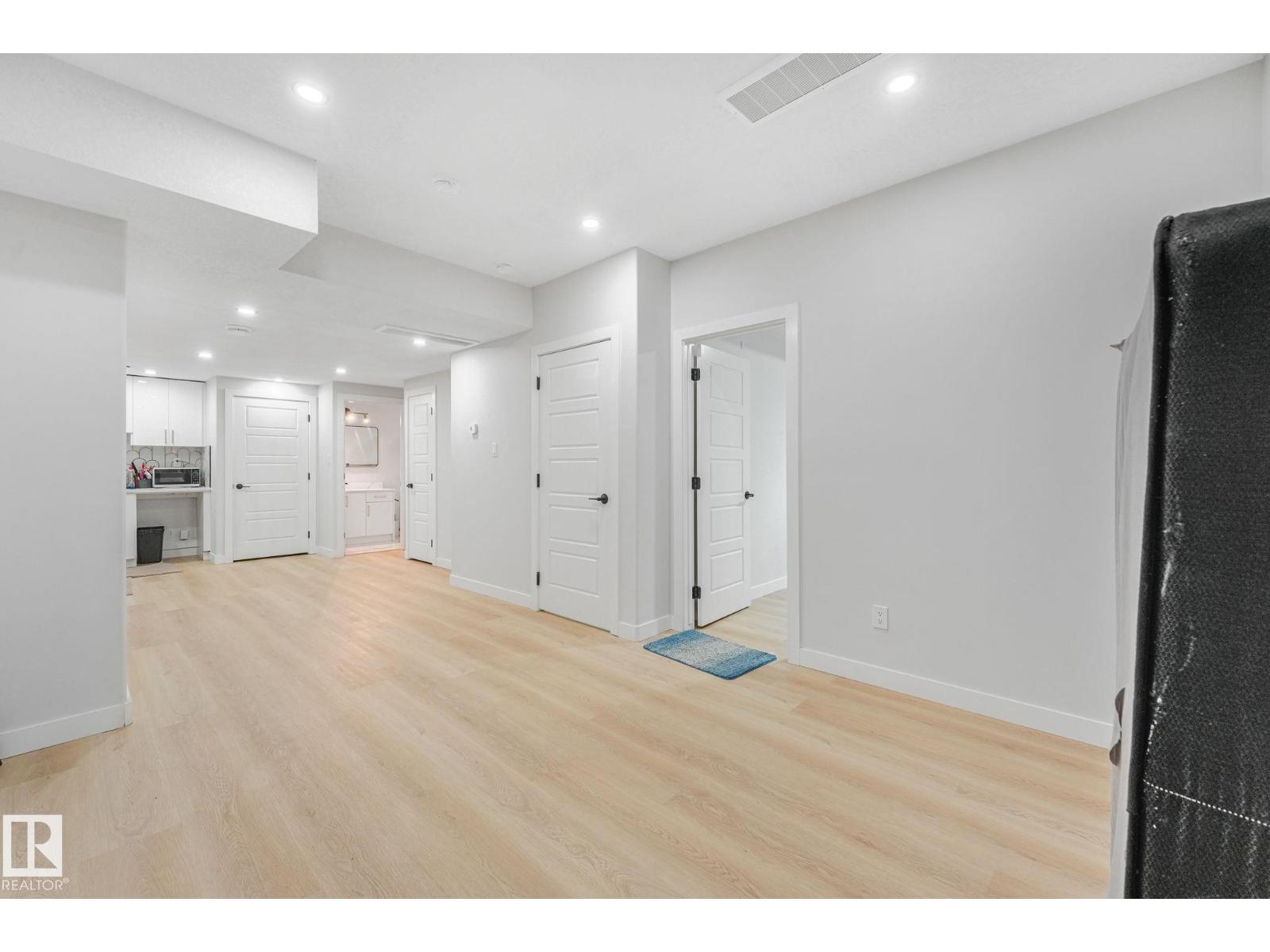 6608 51 Av Property Photo 61