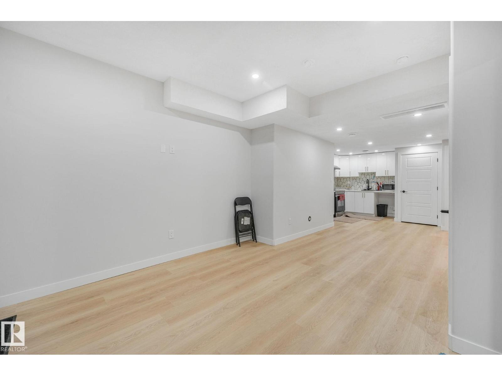 6608 51 Av Property Photo 62