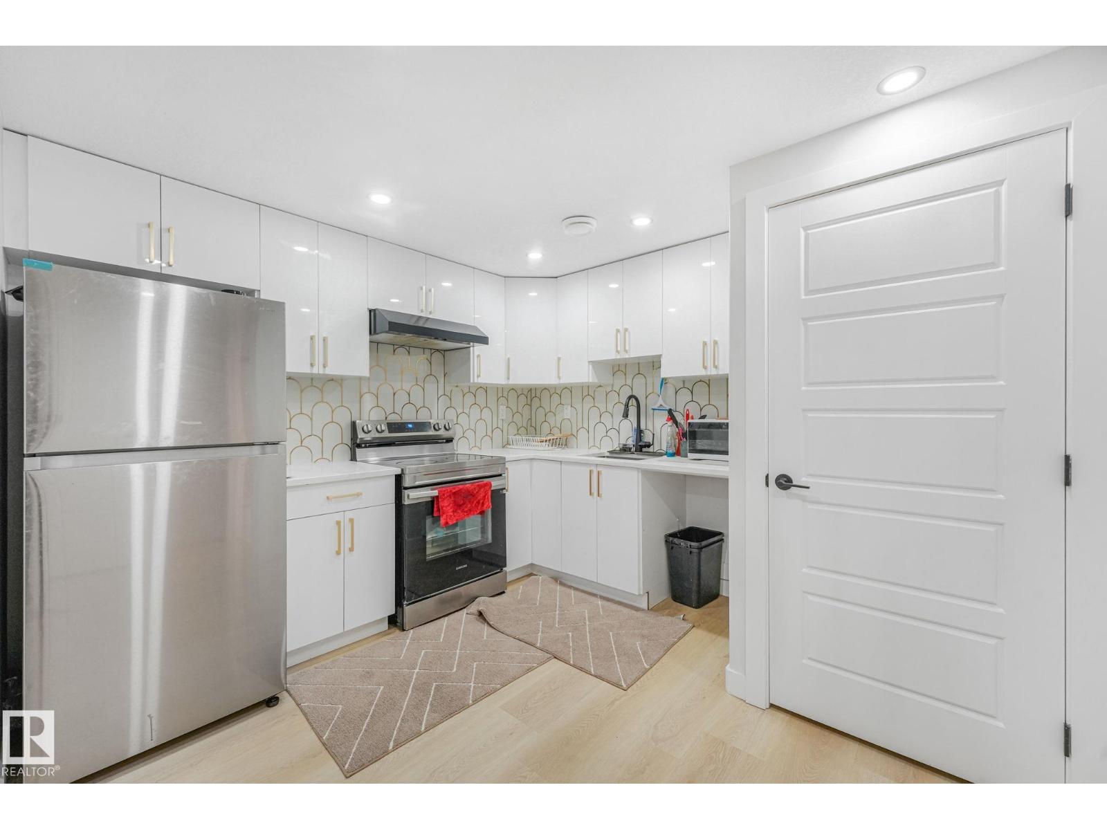 6608 51 Av Property Photo 63
