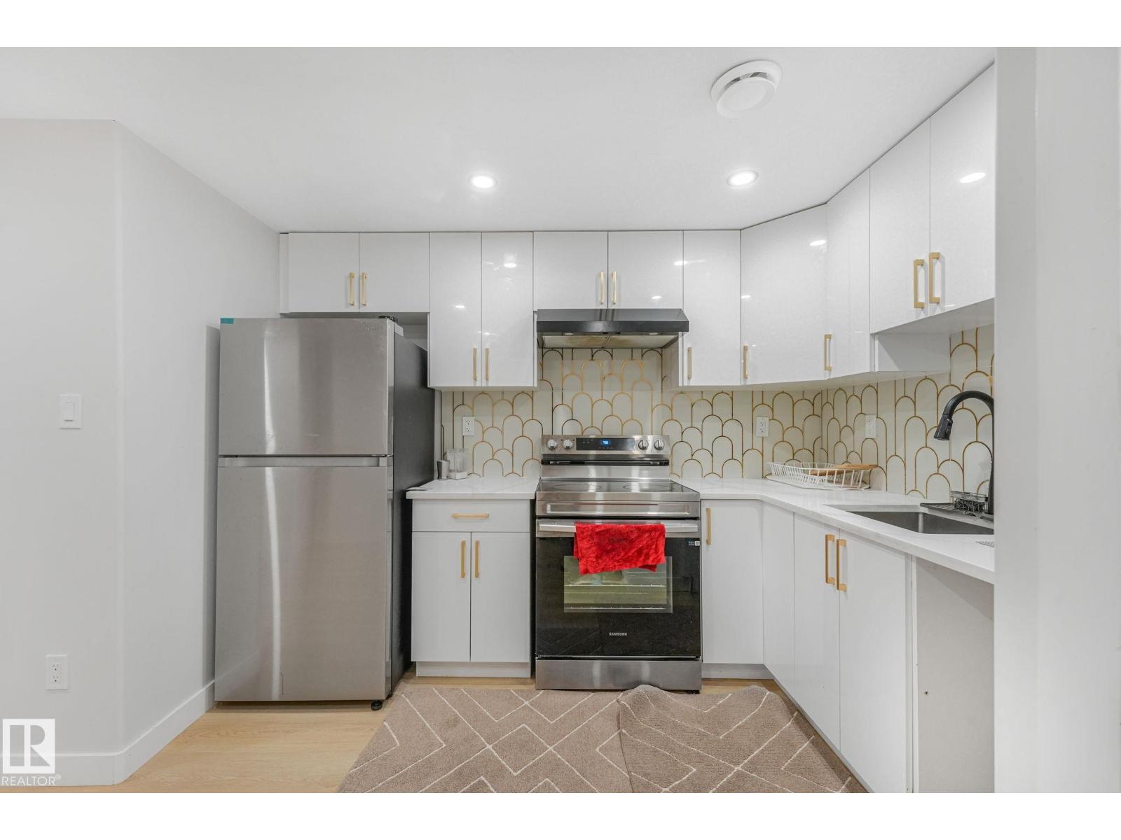 6608 51 Av Property Photo 65