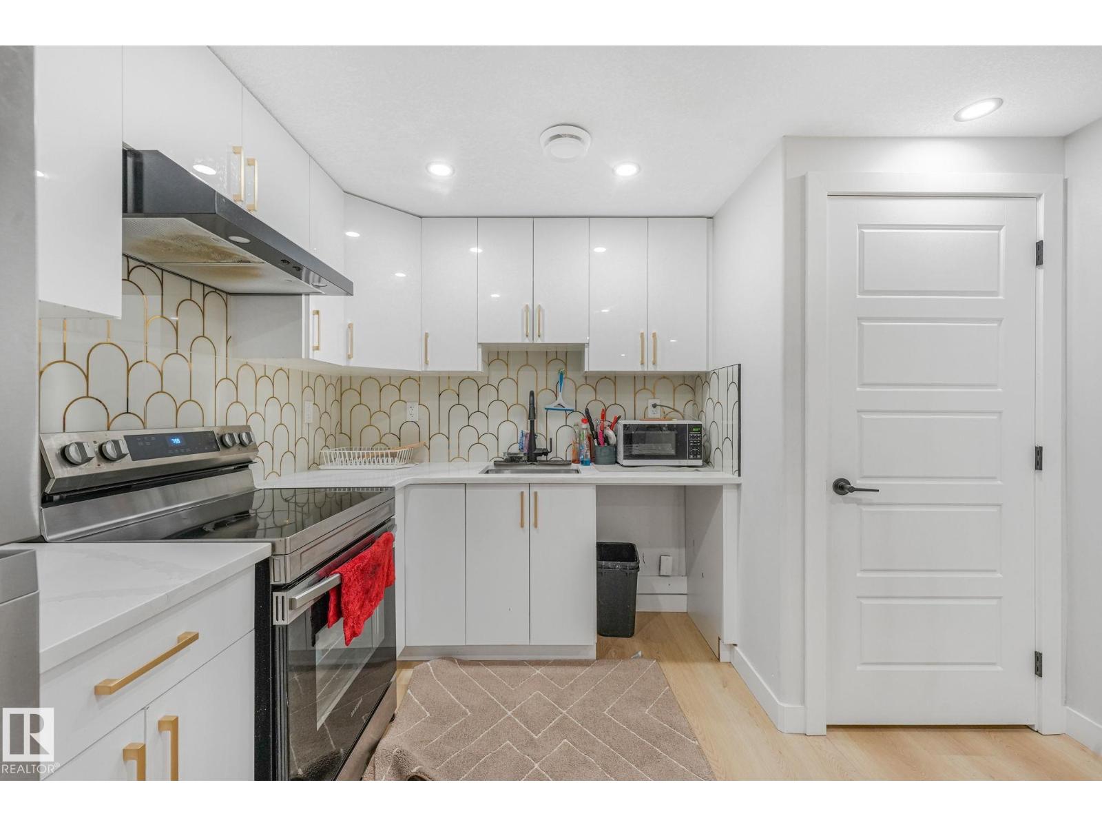 6608 51 Av Property Photo 66