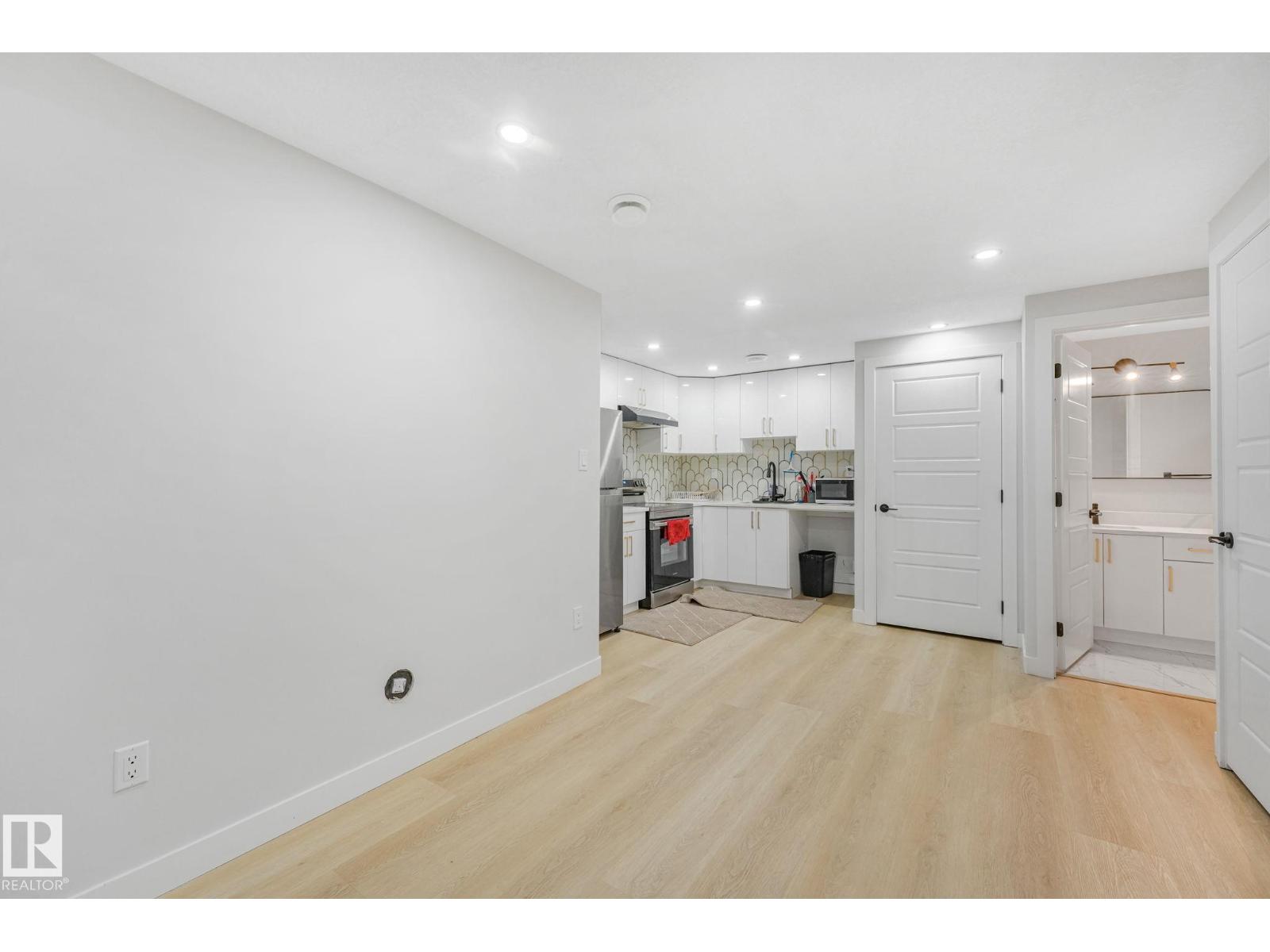 6608 51 Av Property Photo 67