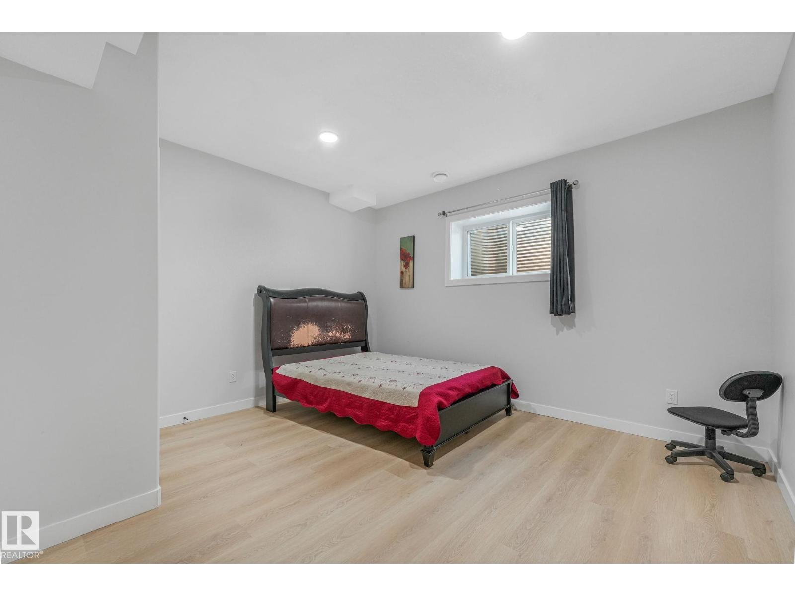 6608 51 Av Property Photo 68
