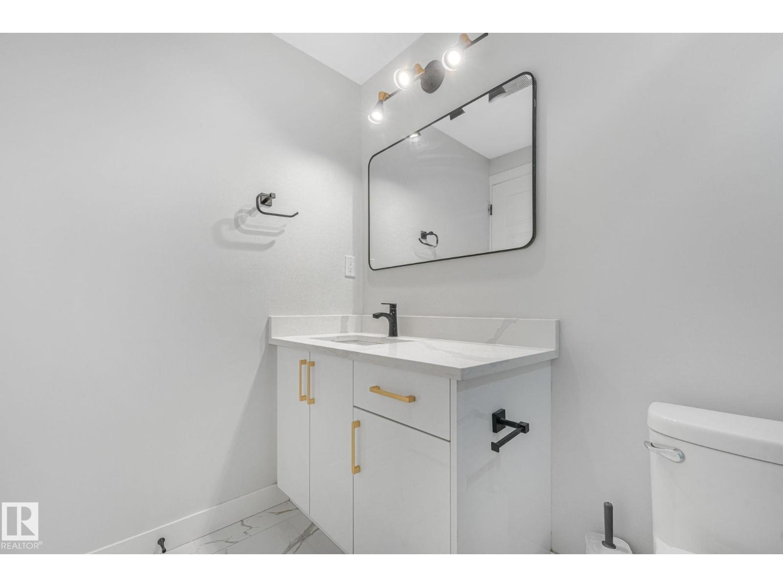 6608 51 Av Property Photo 69