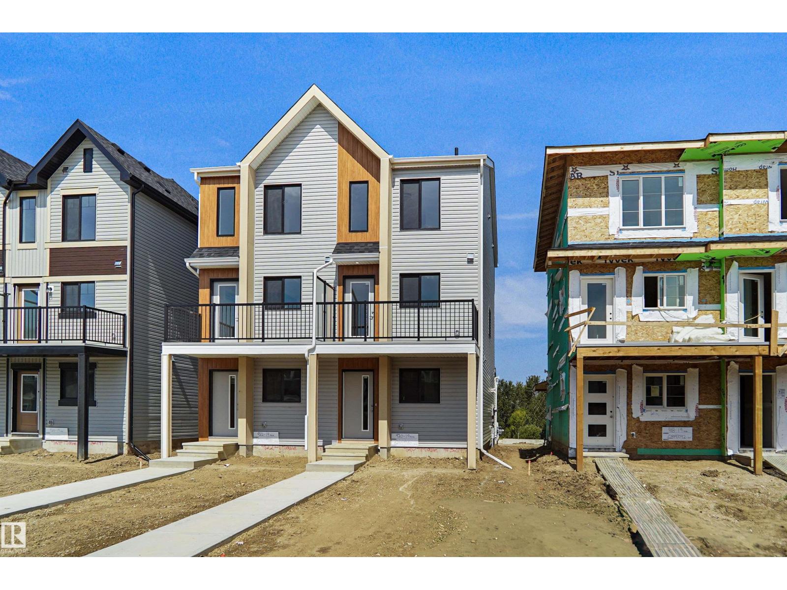 920 19 AV NW Property Photo 1