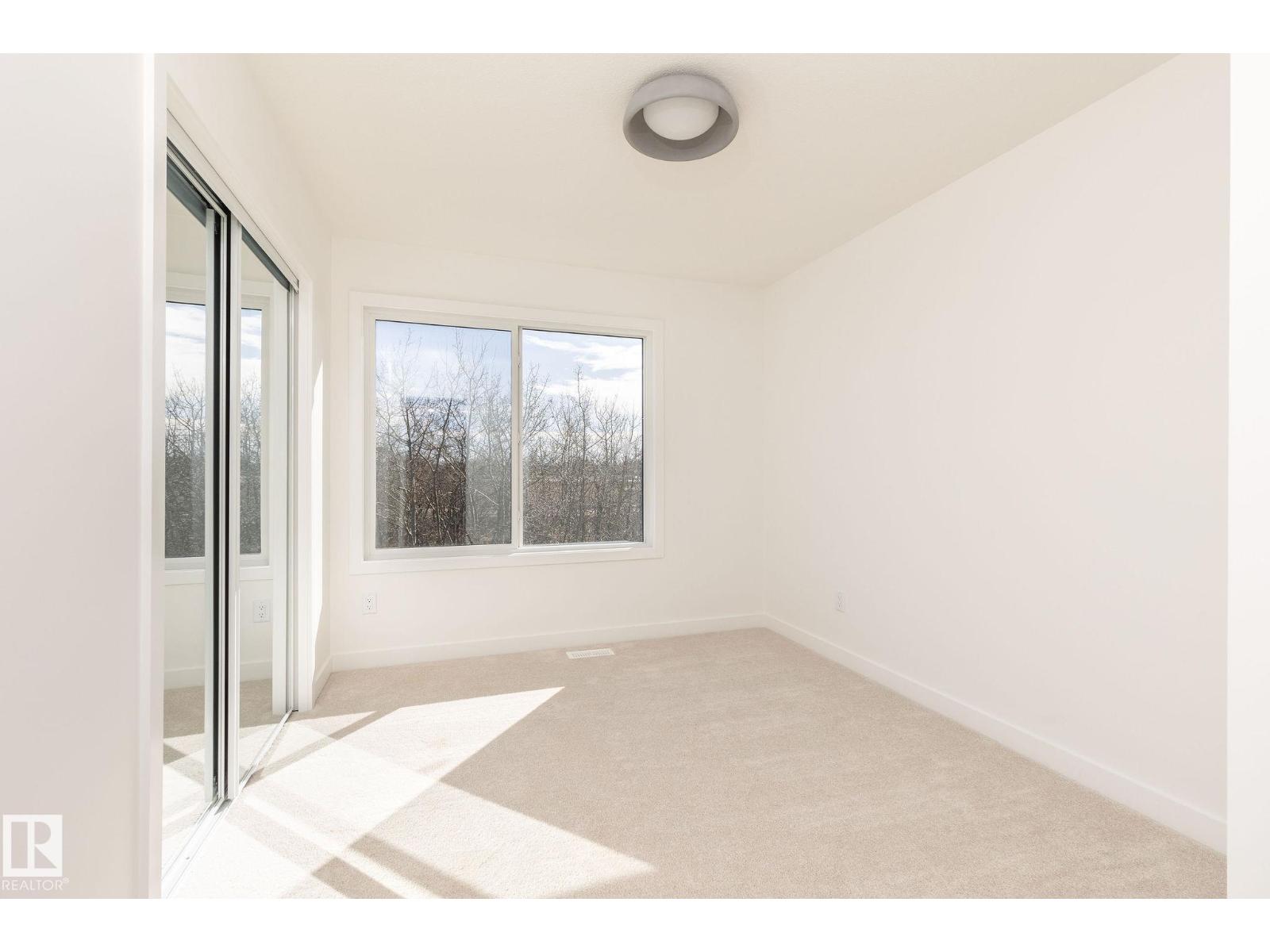 2627 62 St Sw Property Photo 3