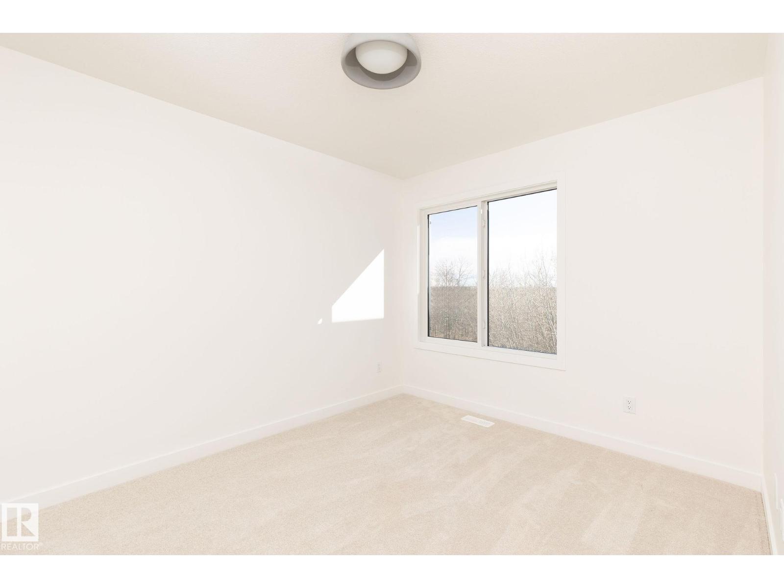 2627 62 St Sw Property Photo 4