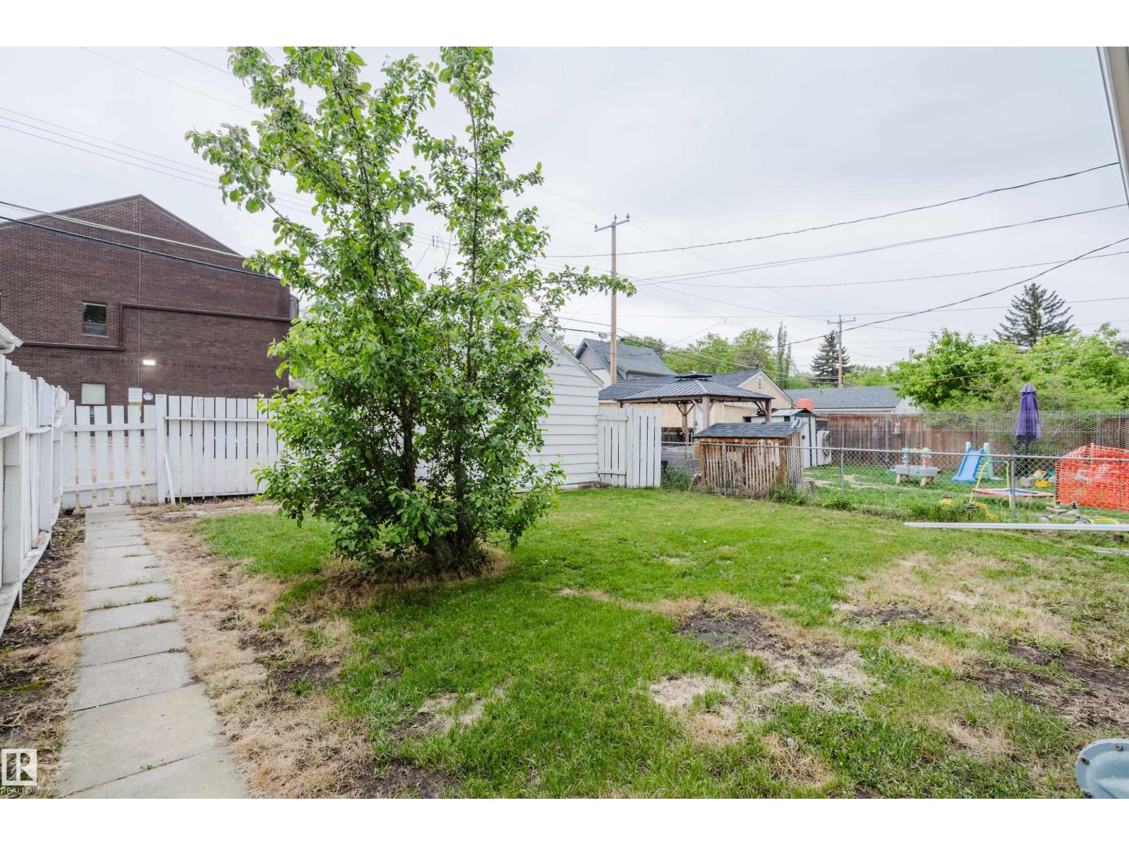 11208 69 St Nw Property Photo 37