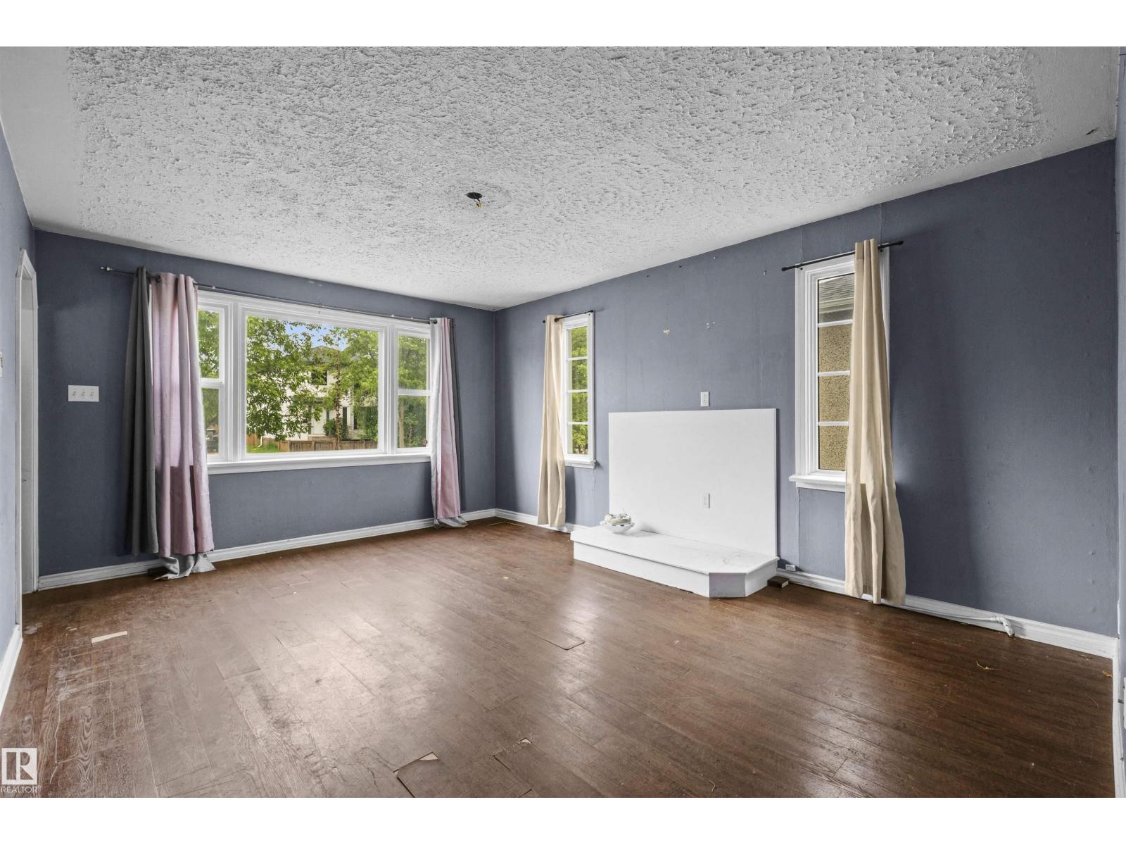 7520 106 St Nw Property Photo 2