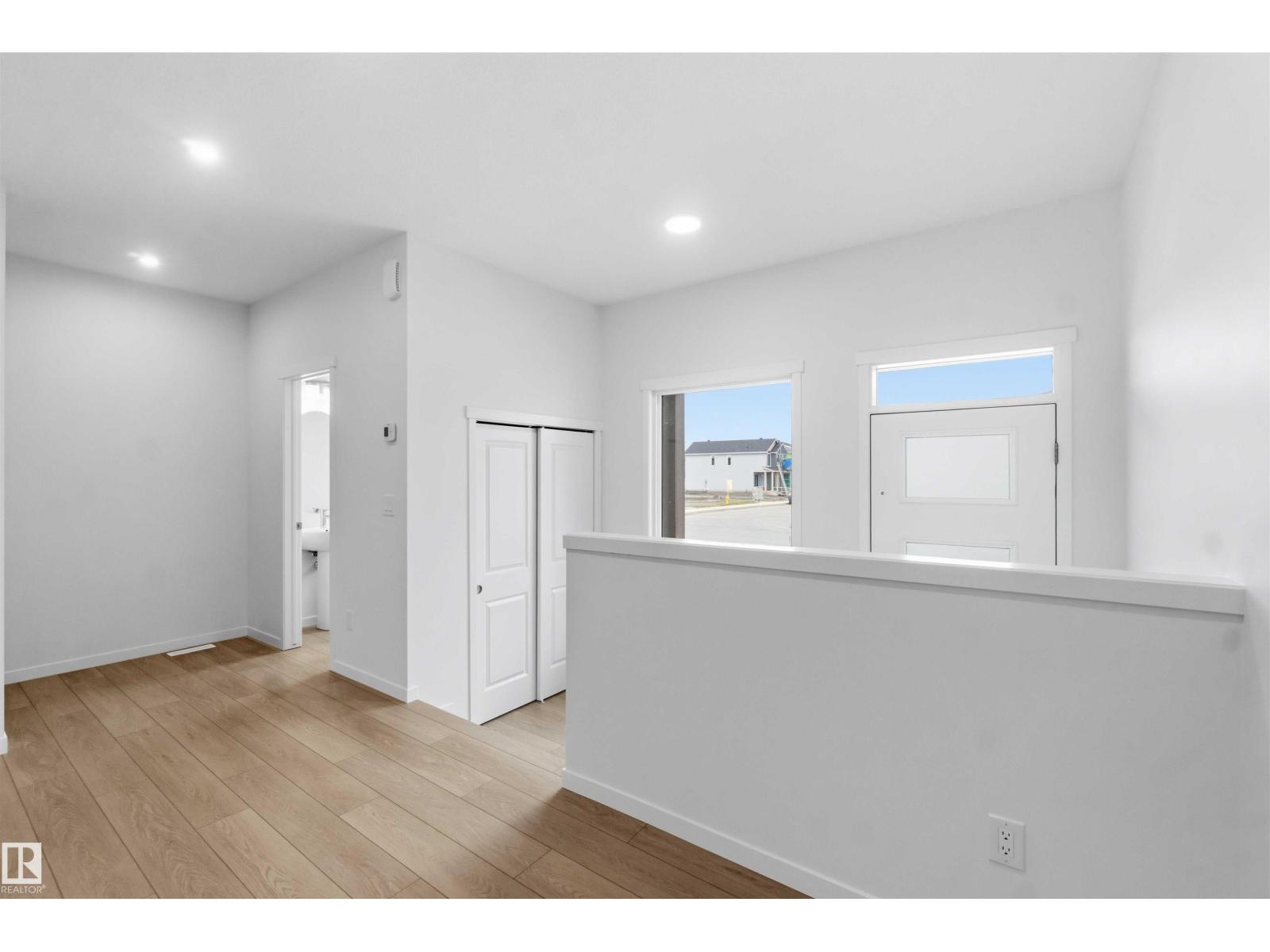 1086 Mcleod Av Property Photo 5